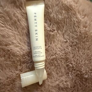 Fenty Beauty Blemish Defeat'r Gel - Cream
15ml=travel size
